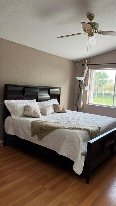 For Sale: $750,000 (4 beds, 2 baths, 2078 Square Feet)