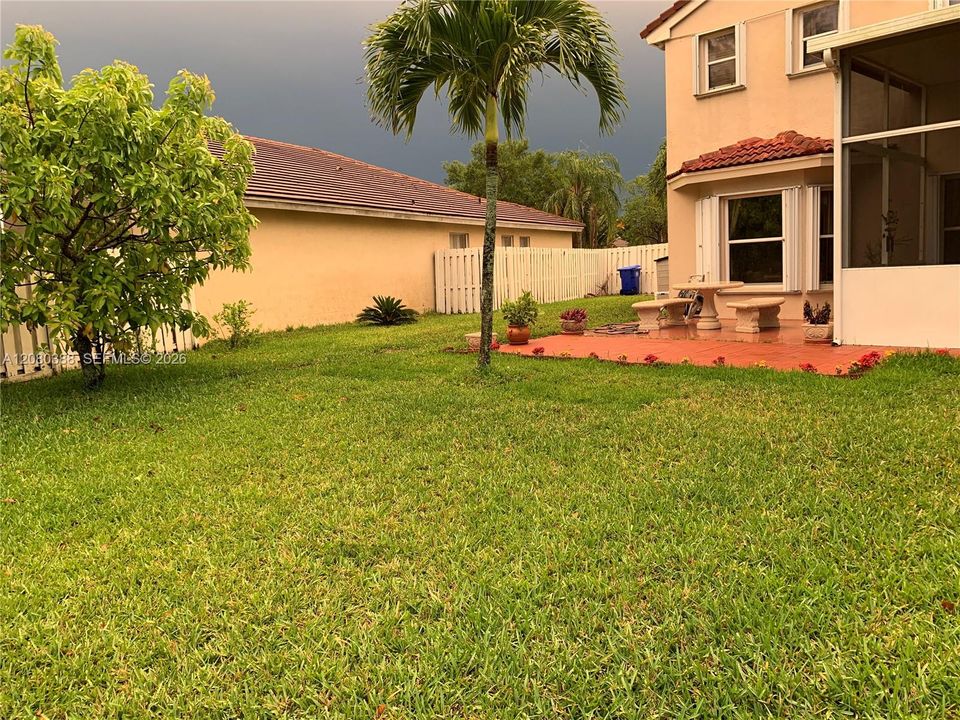 For Sale: $750,000 (4 beds, 2 baths, 2078 Square Feet)