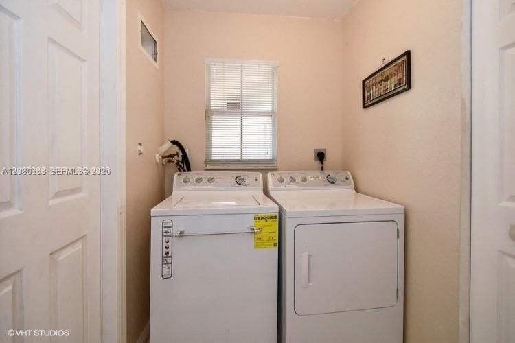 For Sale: $750,000 (4 beds, 2 baths, 2078 Square Feet)