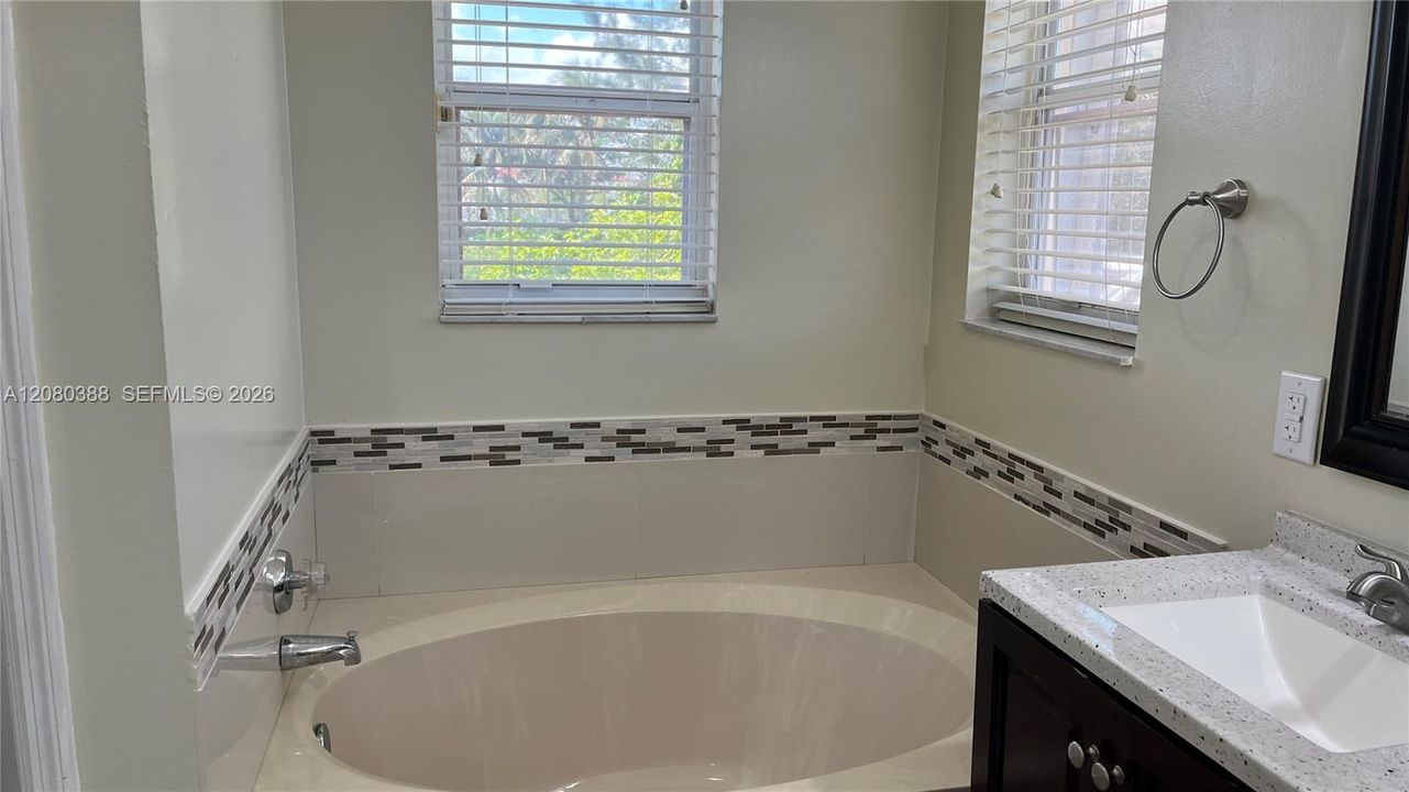 For Sale: $750,000 (4 beds, 2 baths, 2078 Square Feet)