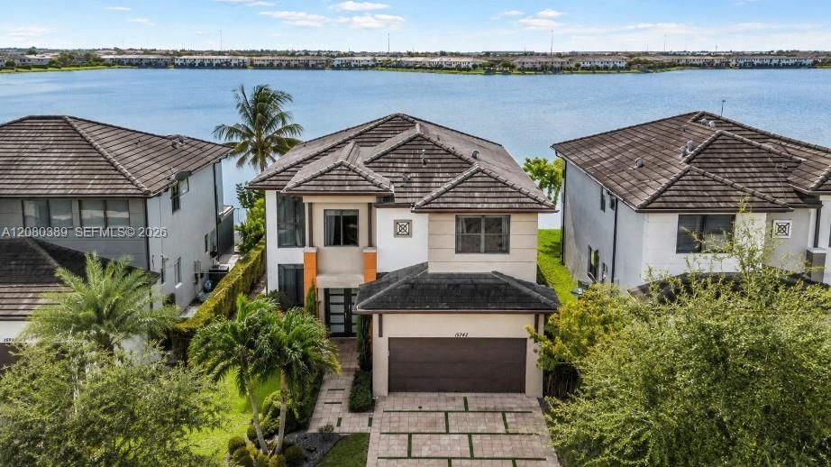 For Sale: $1,150,000 (4 beds, 3 baths, 2582 Square Feet)