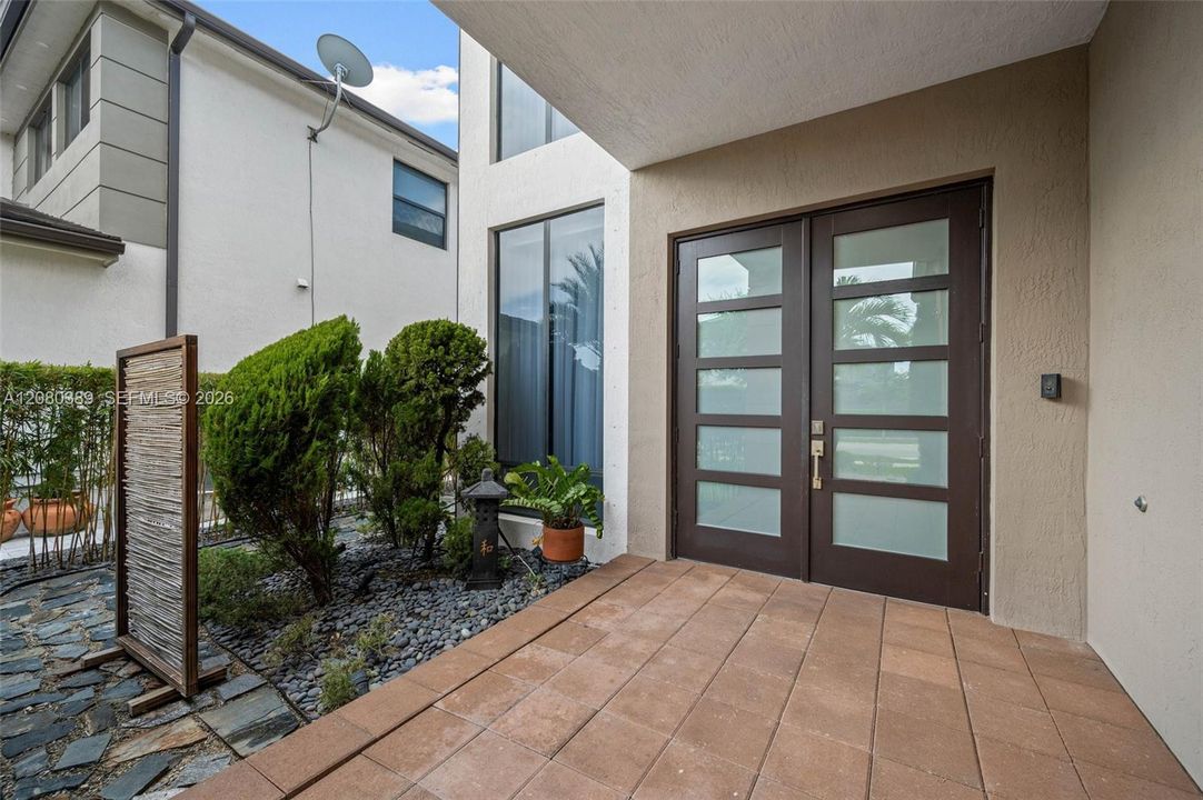For Sale: $1,150,000 (4 beds, 3 baths, 2582 Square Feet)