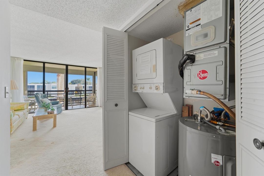 Laundry, A/C, Hotwater