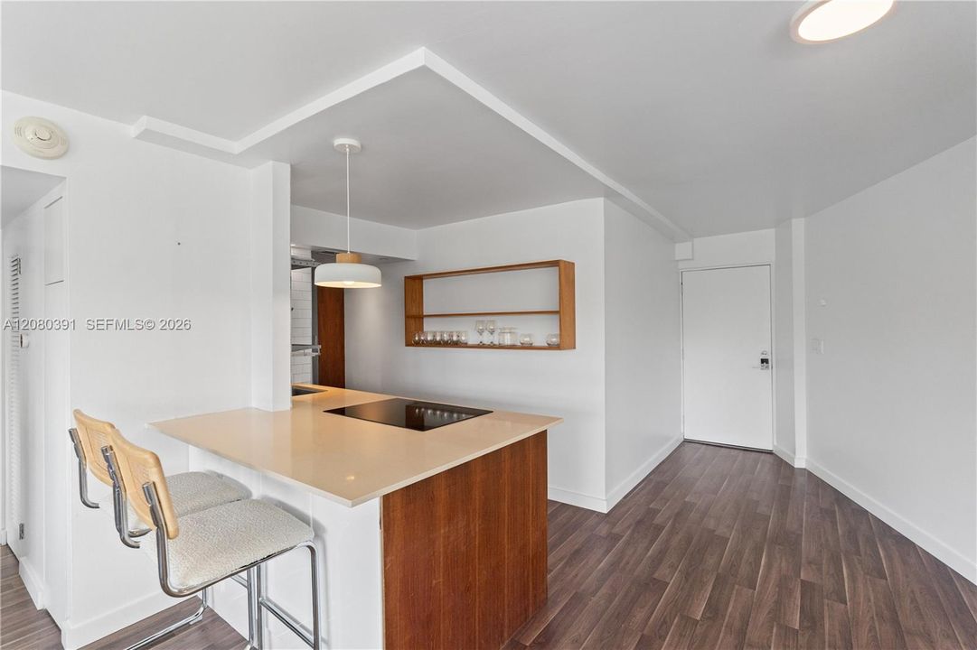 For Rent: $3,400 (1 beds, 1 baths, 830 Square Feet)