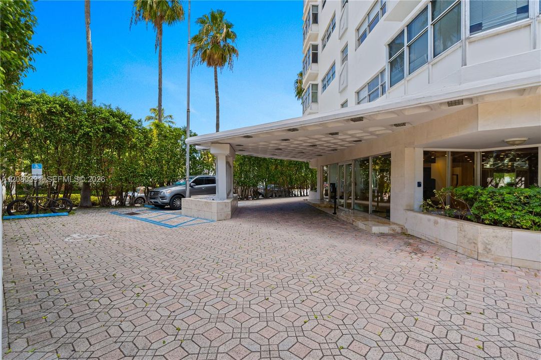 For Rent: $3,400 (1 beds, 1 baths, 830 Square Feet)