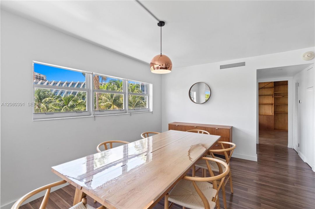 For Rent: $3,400 (1 beds, 1 baths, 830 Square Feet)