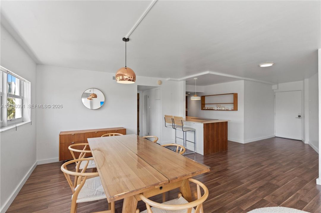For Rent: $3,400 (1 beds, 1 baths, 830 Square Feet)