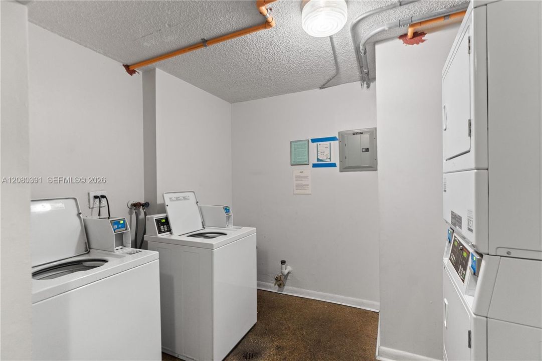 For Rent: $3,400 (1 beds, 1 baths, 830 Square Feet)