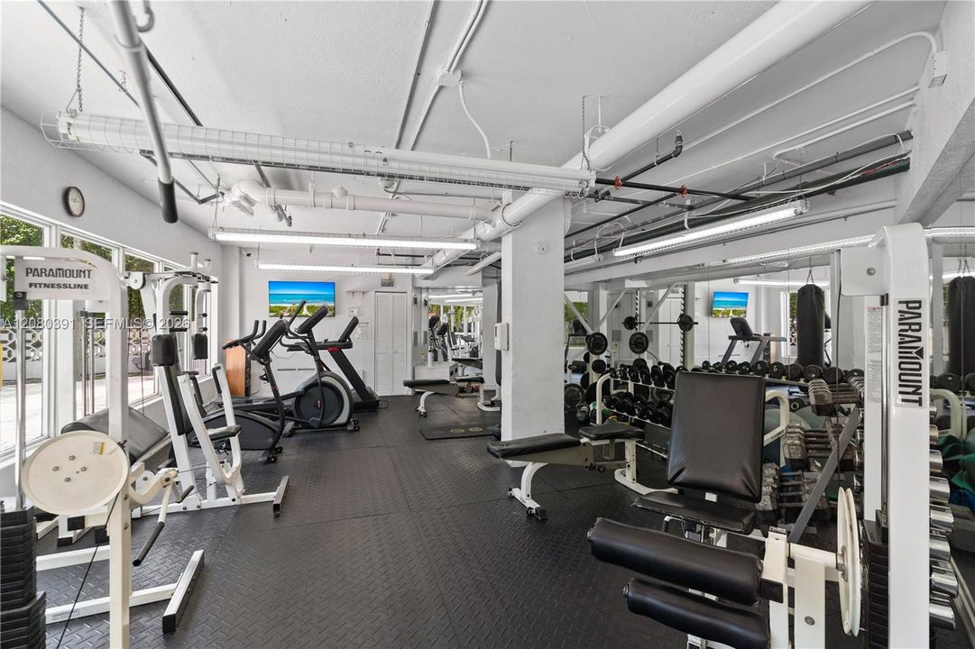 For Rent: $3,400 (1 beds, 1 baths, 830 Square Feet)