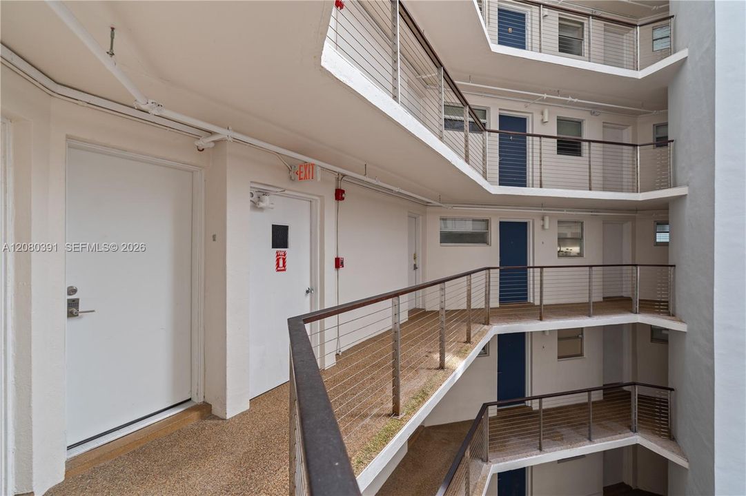 For Rent: $3,400 (1 beds, 1 baths, 830 Square Feet)