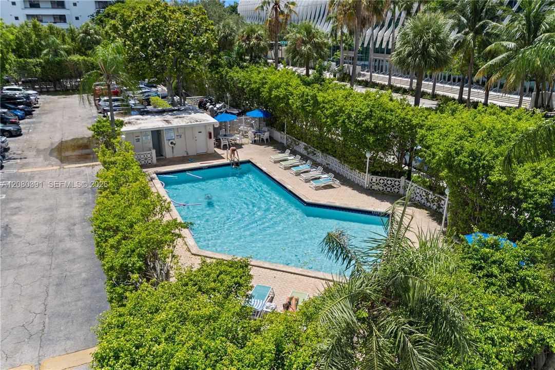For Rent: $3,400 (1 beds, 1 baths, 830 Square Feet)