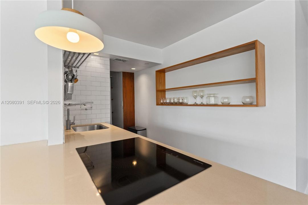 For Rent: $3,400 (1 beds, 1 baths, 830 Square Feet)