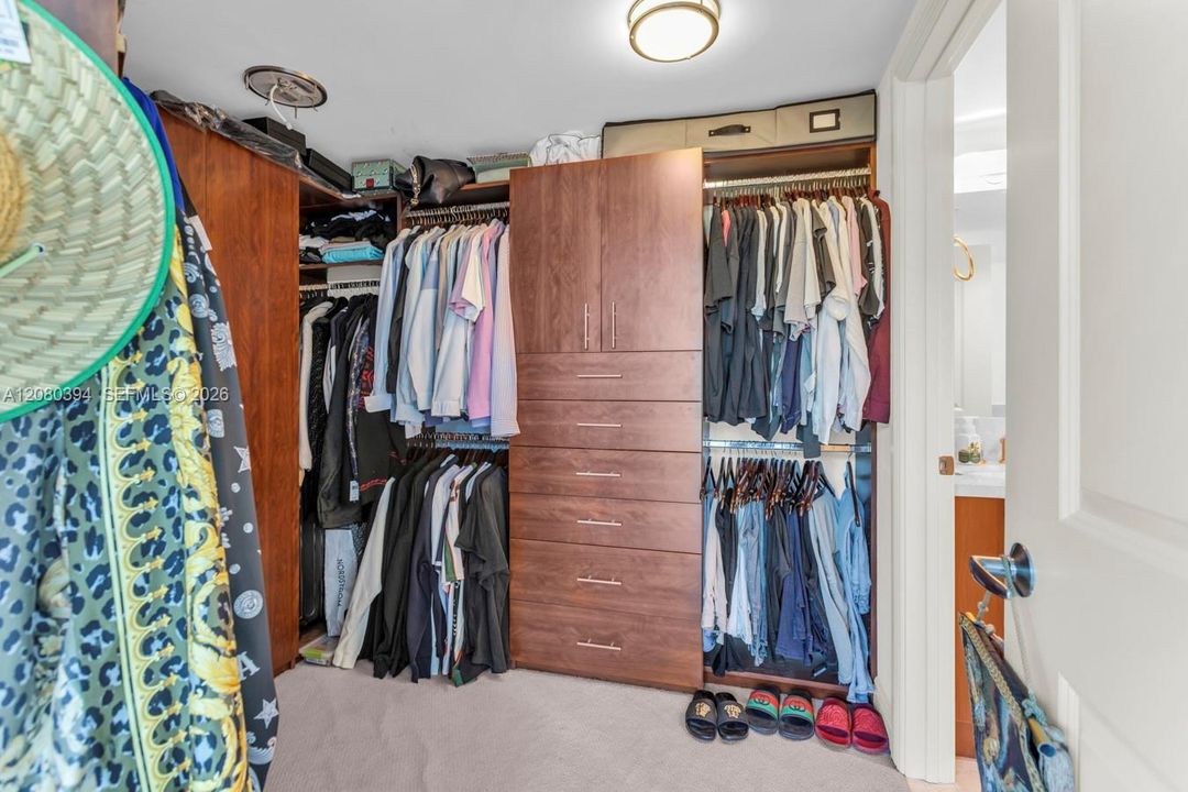 For Sale: $915,000 (1 beds, 1 baths, 1465 Square Feet)