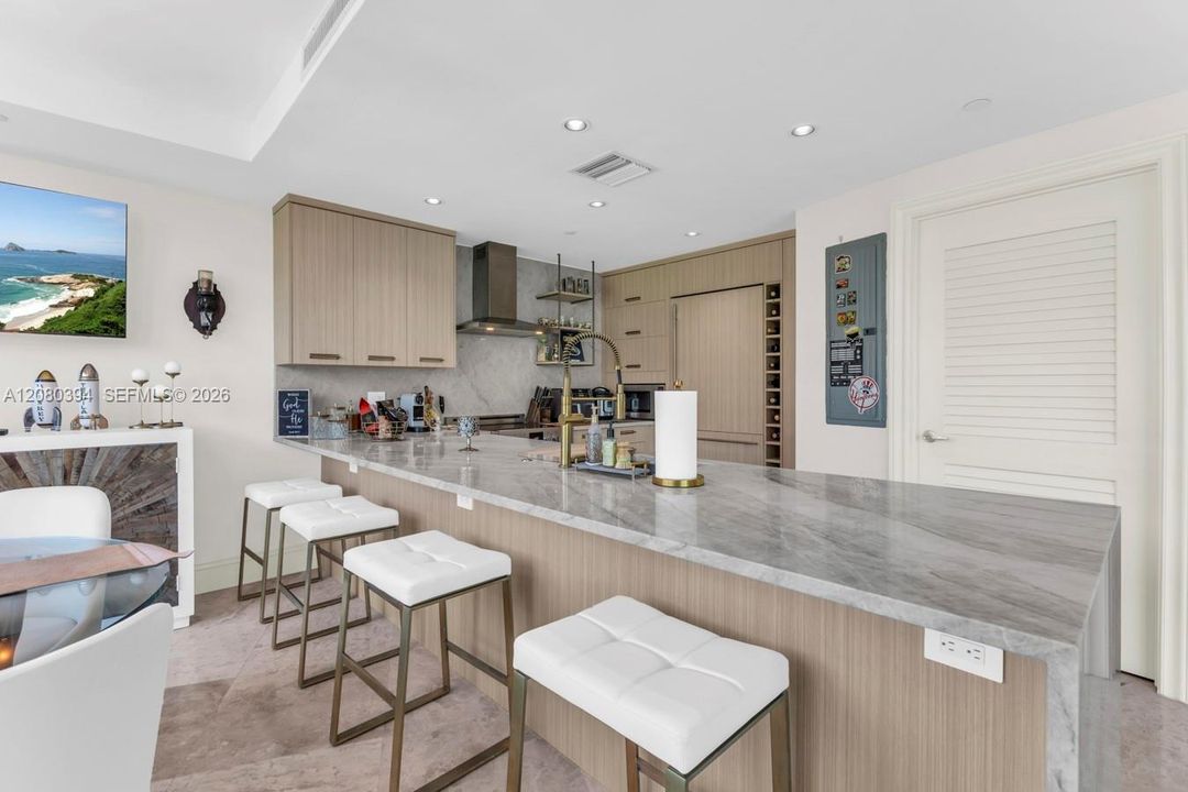 For Sale: $915,000 (1 beds, 1 baths, 1465 Square Feet)