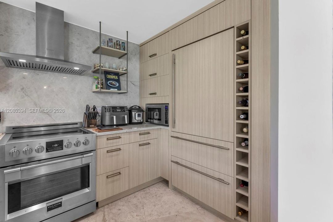 For Sale: $915,000 (1 beds, 1 baths, 1465 Square Feet)