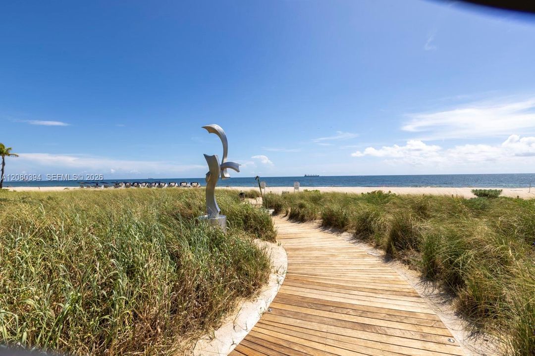 For Sale: $915,000 (1 beds, 1 baths, 1465 Square Feet)