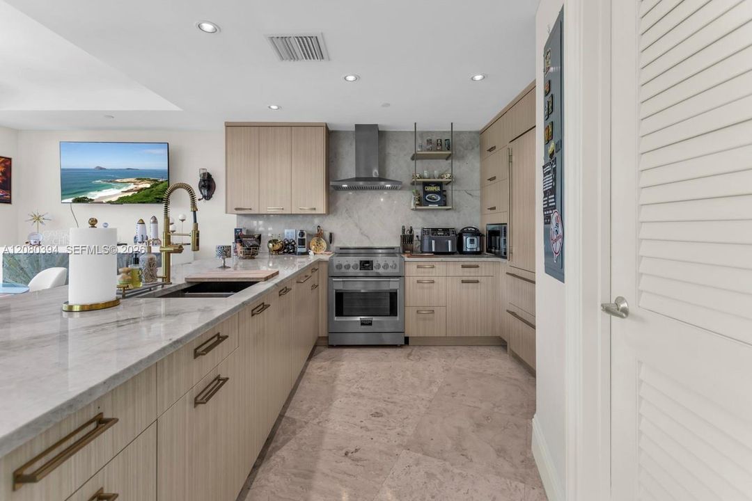 For Sale: $915,000 (1 beds, 1 baths, 1465 Square Feet)