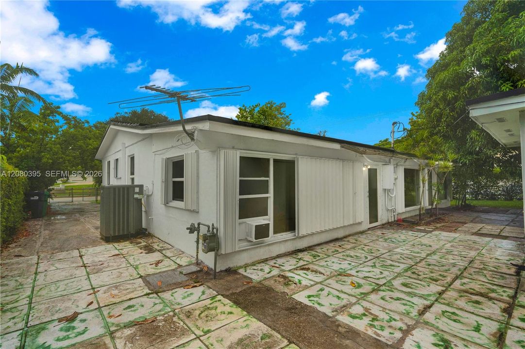 For Rent: $4,250 (4 beds, 3 baths, 1950 Square Feet)