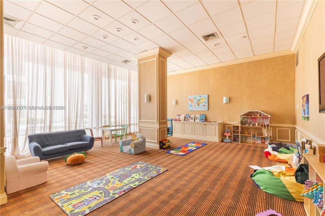 В аренду: $4,500 (3 спален, 2 ванн, 1600 Квадратных фут)