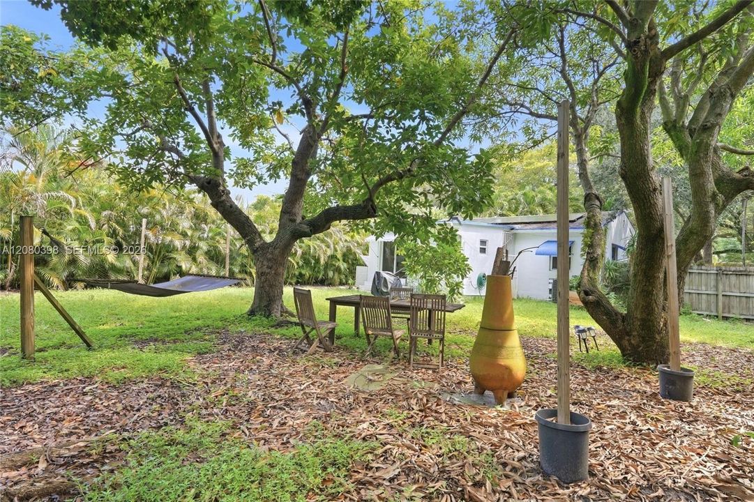 For Rent: $3,800 (3 beds, 2 baths, 1037 Square Feet)