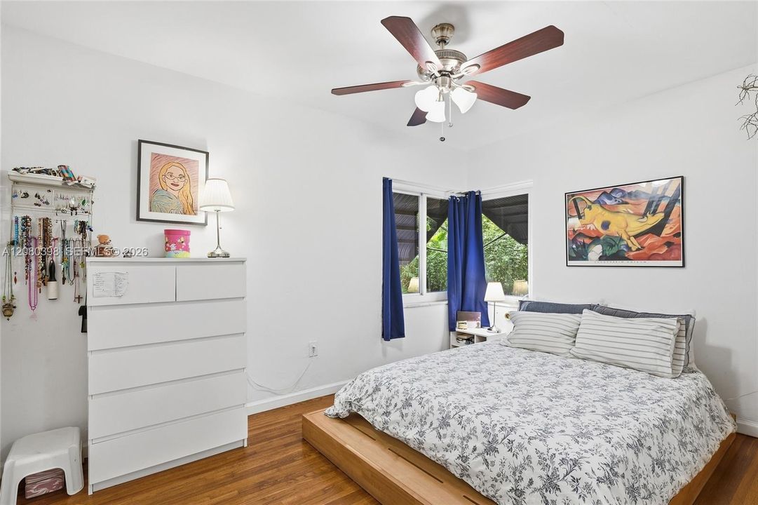 For Rent: $3,800 (3 beds, 2 baths, 1037 Square Feet)