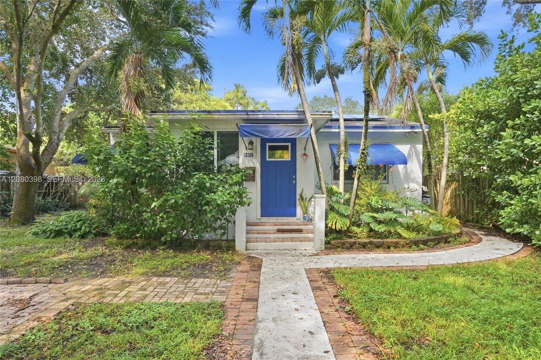 For Rent: $3,800 (3 beds, 2 baths, 1037 Square Feet)