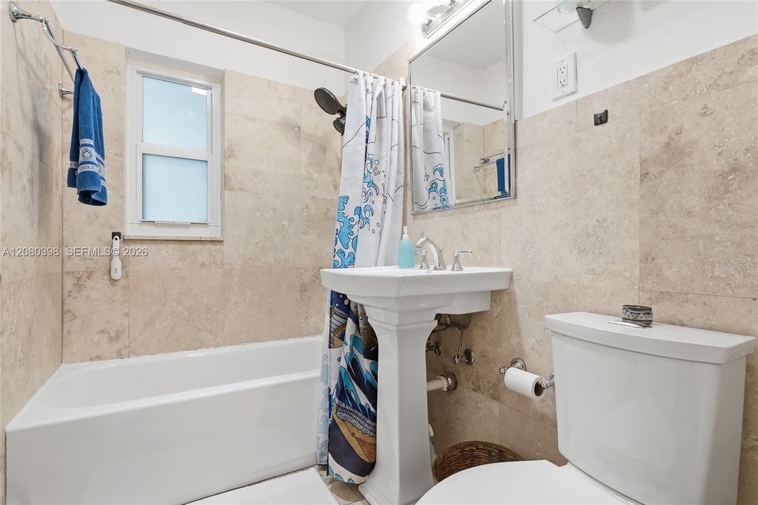 For Rent: $3,800 (3 beds, 2 baths, 1037 Square Feet)
