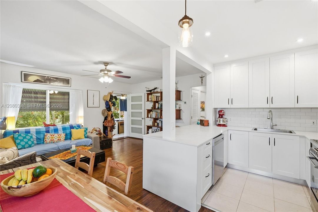 For Rent: $3,800 (3 beds, 2 baths, 1037 Square Feet)