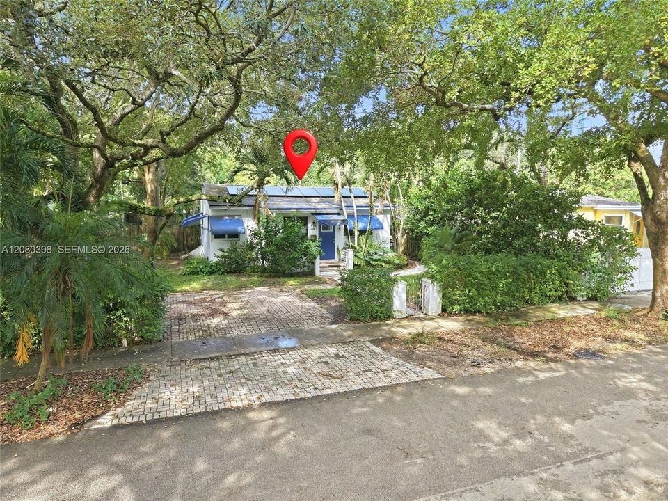 For Rent: $3,800 (3 beds, 2 baths, 1037 Square Feet)