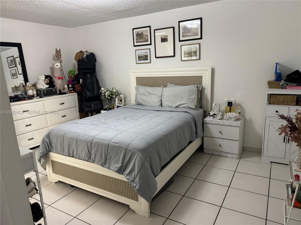 For Rent: $2,050 (2 beds, 2 baths, 882 Square Feet)