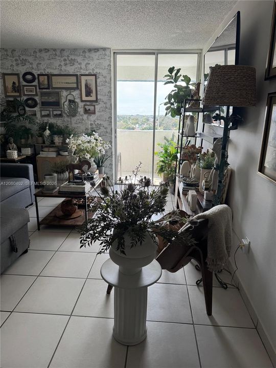 For Rent: $2,050 (2 beds, 2 baths, 882 Square Feet)