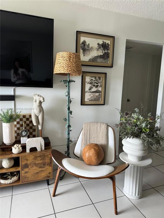 For Rent: $2,050 (2 beds, 2 baths, 882 Square Feet)