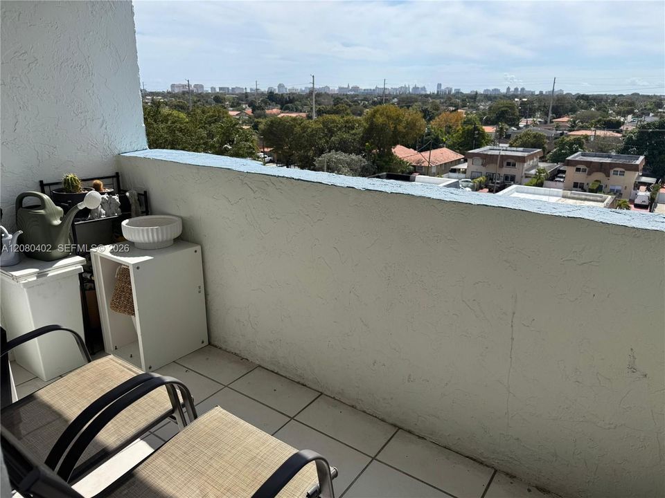 For Rent: $2,050 (2 beds, 2 baths, 882 Square Feet)