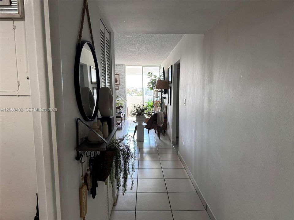 For Rent: $2,050 (2 beds, 2 baths, 882 Square Feet)
