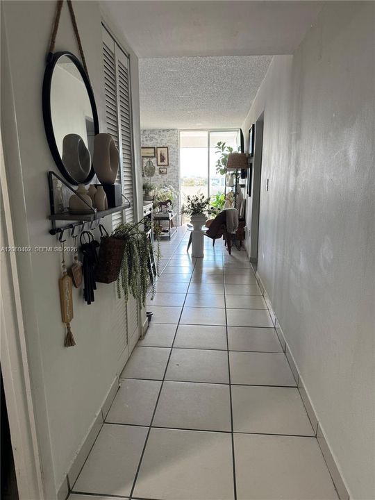 For Rent: $2,050 (2 beds, 2 baths, 882 Square Feet)