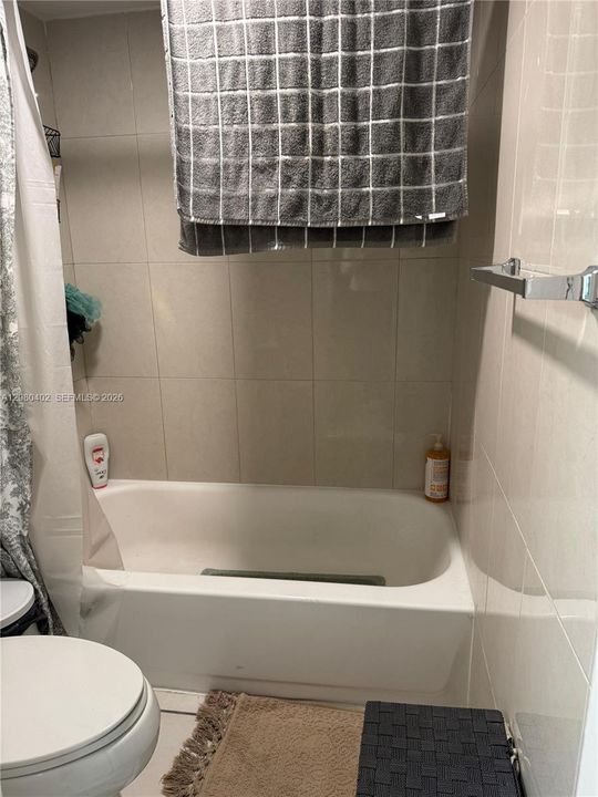For Rent: $2,050 (2 beds, 2 baths, 882 Square Feet)