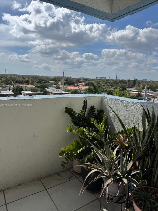 For Rent: $2,050 (2 beds, 2 baths, 882 Square Feet)