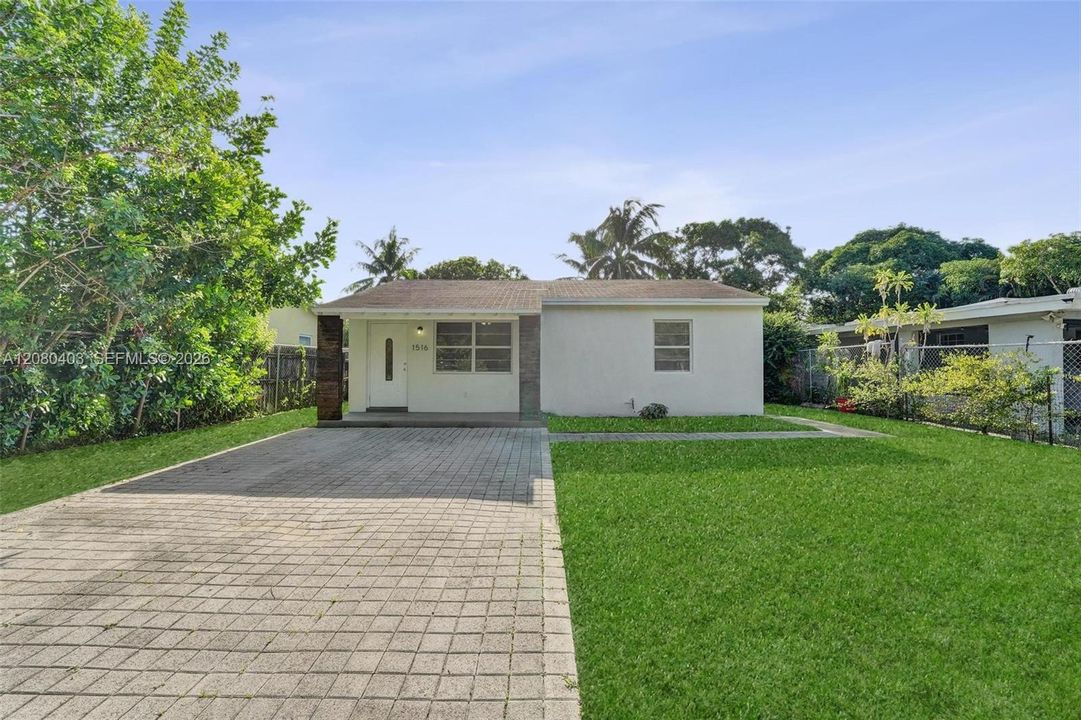 For Sale: $435,000 (3 beds, 2 baths, 1103 Square Feet)
