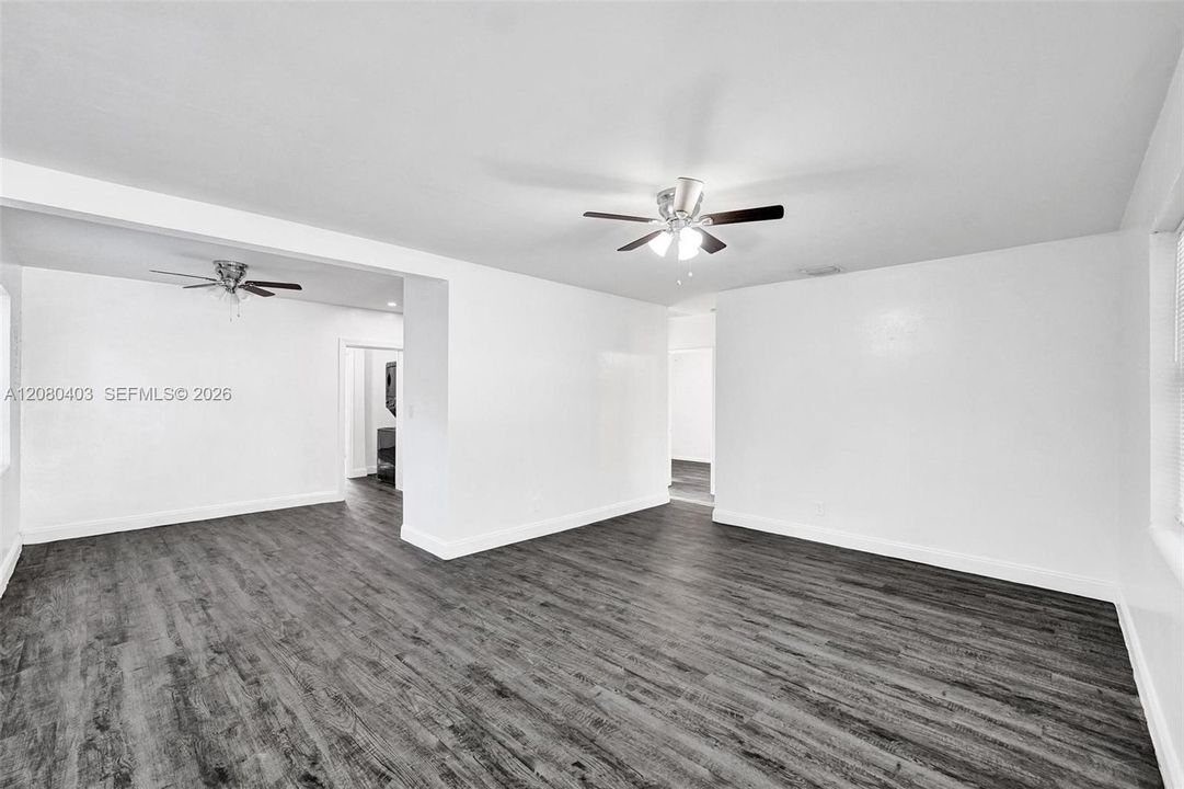 For Sale: $435,000 (3 beds, 2 baths, 1103 Square Feet)