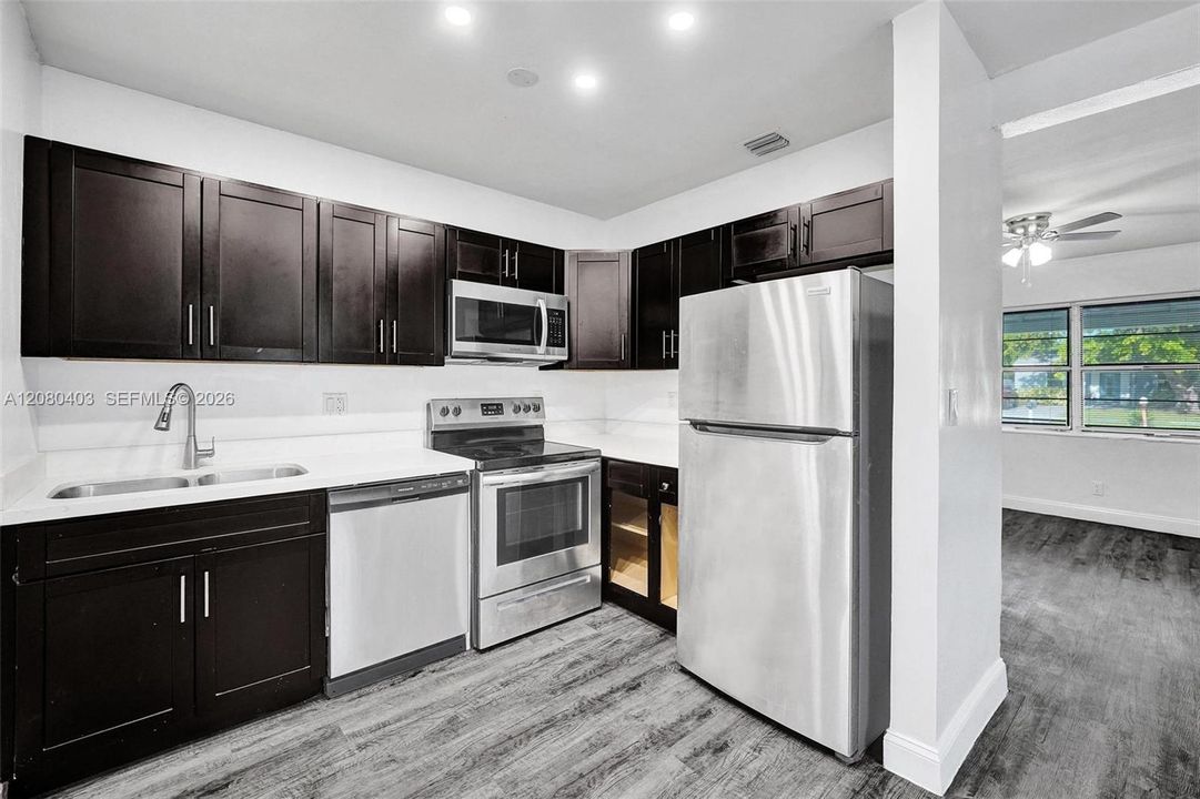 For Sale: $435,000 (3 beds, 2 baths, 1103 Square Feet)