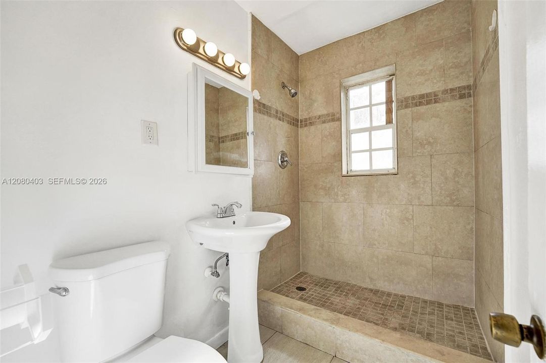 For Sale: $435,000 (3 beds, 2 baths, 1103 Square Feet)