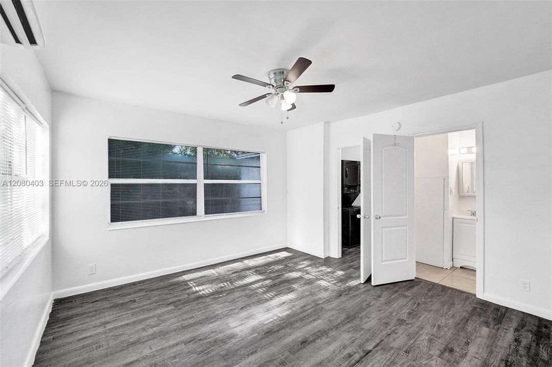 For Sale: $435,000 (3 beds, 2 baths, 1103 Square Feet)