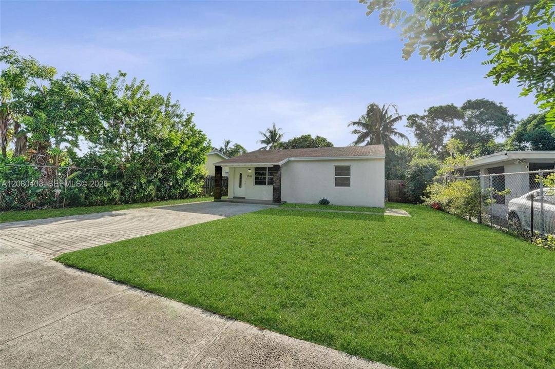 For Sale: $435,000 (3 beds, 2 baths, 1103 Square Feet)
