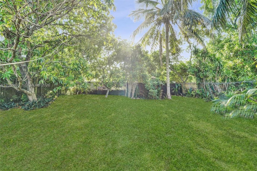 For Sale: $435,000 (3 beds, 2 baths, 1103 Square Feet)
