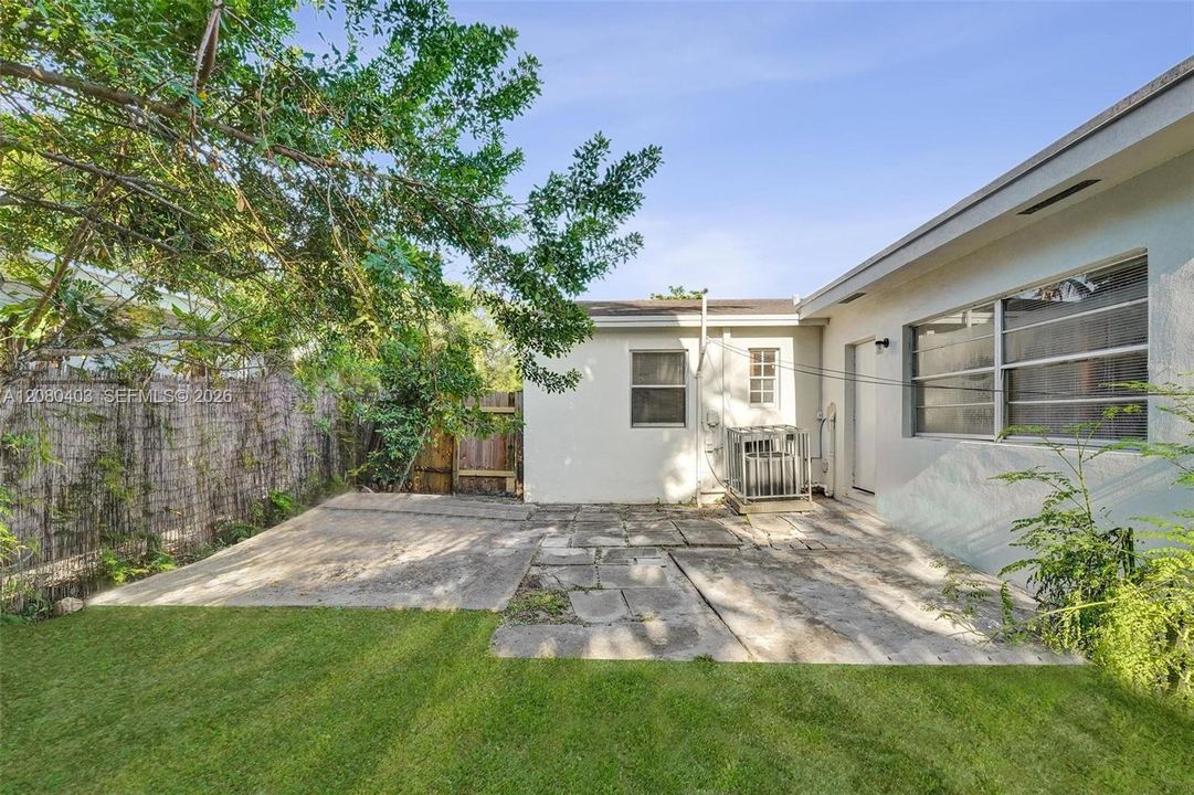 For Sale: $435,000 (3 beds, 2 baths, 1103 Square Feet)