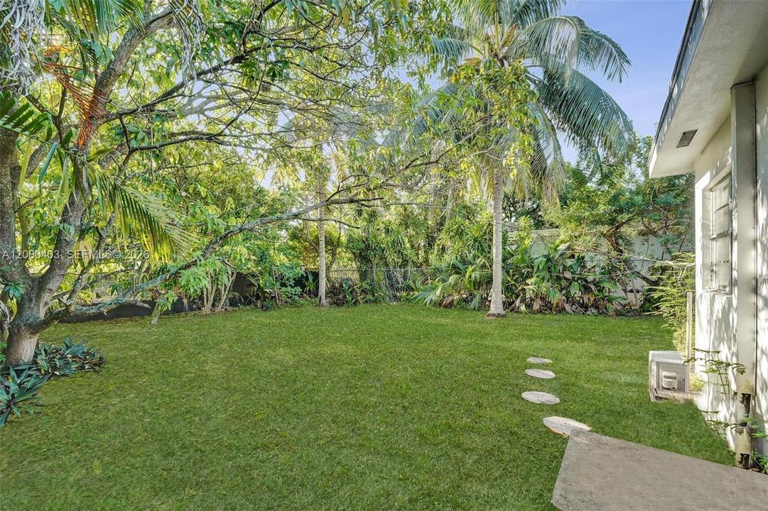 For Sale: $435,000 (3 beds, 2 baths, 1103 Square Feet)