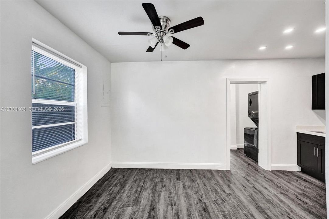 For Sale: $435,000 (3 beds, 2 baths, 1103 Square Feet)
