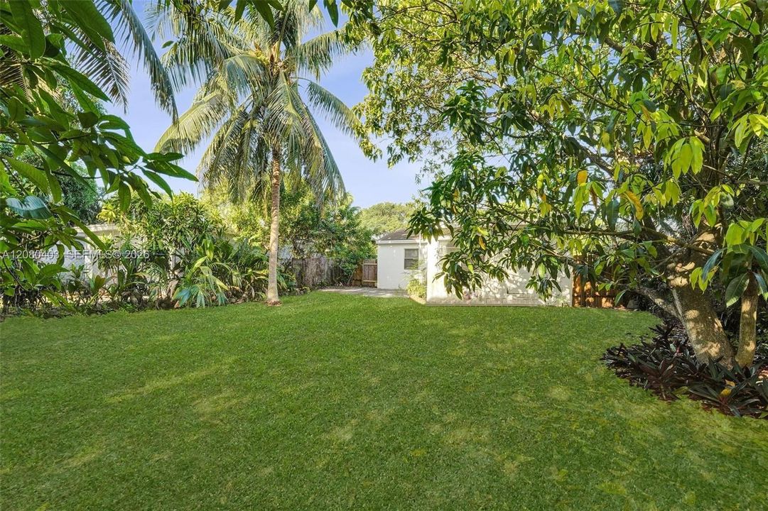 For Sale: $435,000 (3 beds, 2 baths, 1103 Square Feet)
