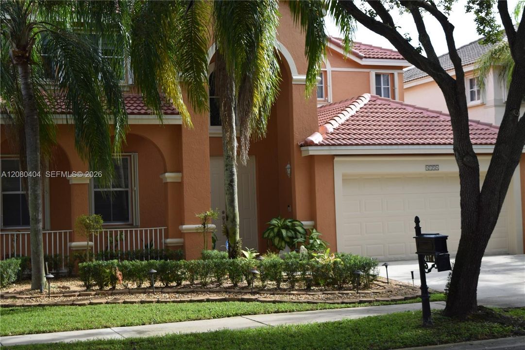 For Sale: $1,200,000 (5 beds, 4 baths, 2826 Square Feet)