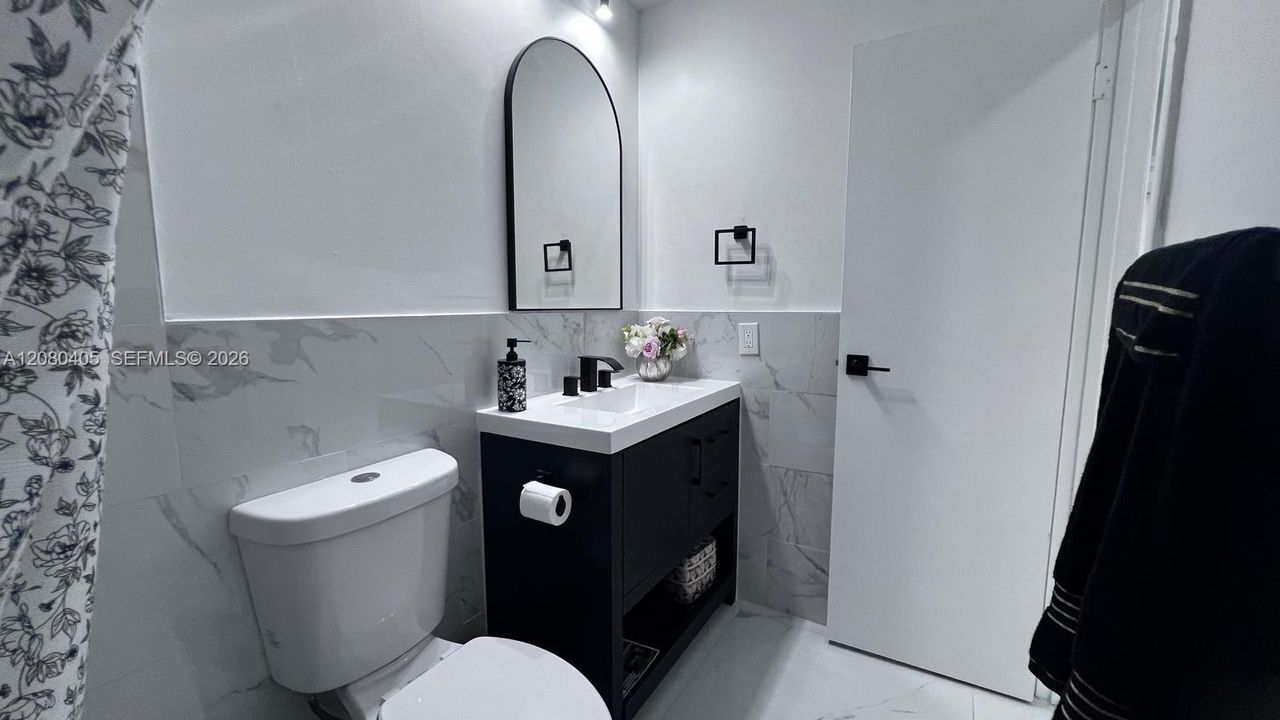 For Sale: $475,000 (2 beds, 2 baths, 1169 Square Feet)